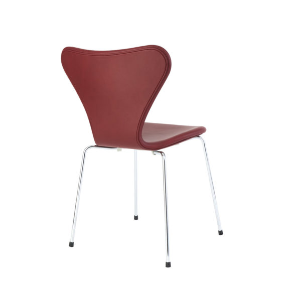 arne-jacobsen-7-er-stol-elegance-indian-red-bagfra-fra-siden