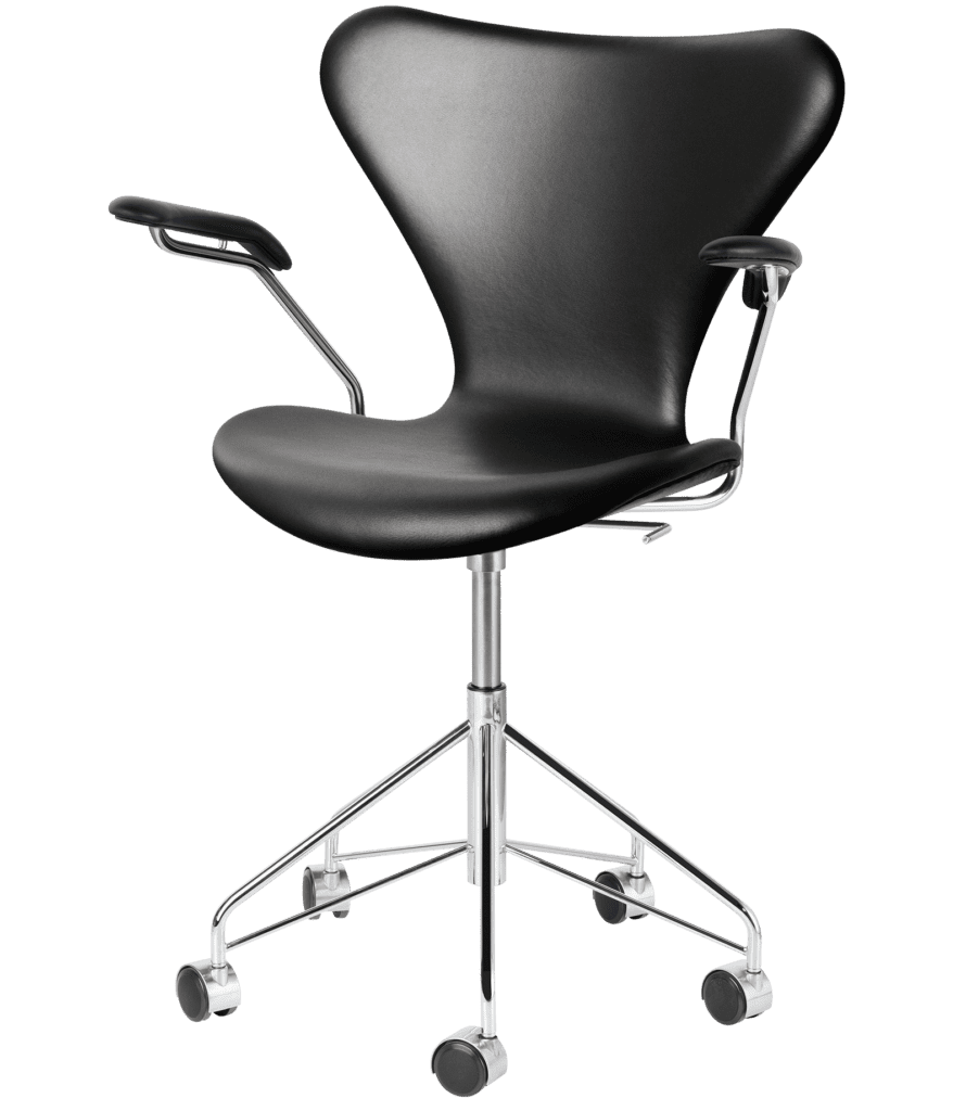 Syver stol med armlæn i sort fra Arne Jacobsen
